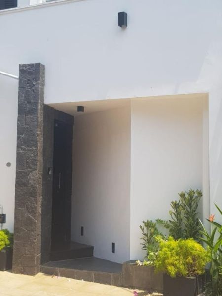 Exterior - Luxury 5 Bedrooms House for Sale in Colombo 5 - PDH185