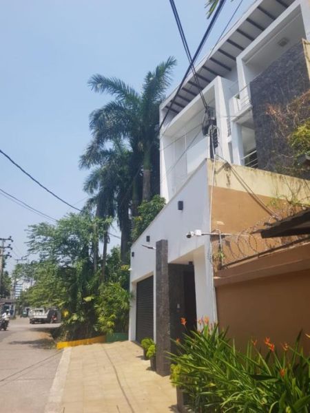 Exterior - Luxury 5 Bedrooms House for Sale in Colombo 5 - PDH185
