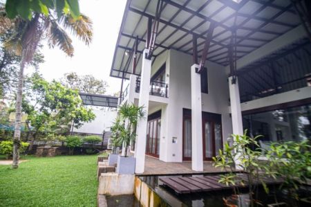Exterior - 5 BR Two Storied House For Rent in Battaramulla- PDH199