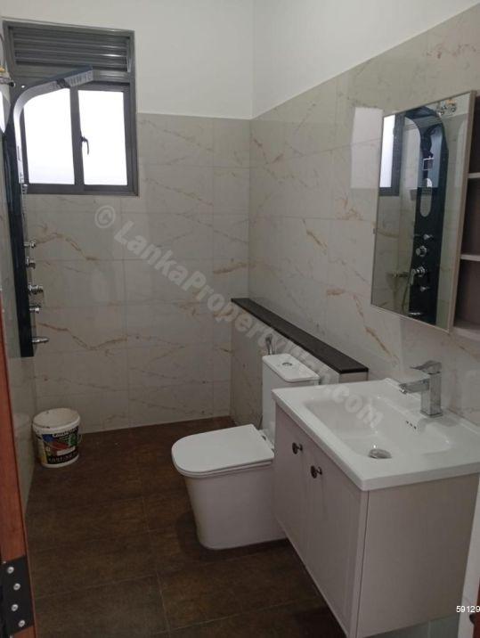 Bathroom - House for sale in Piliyandala