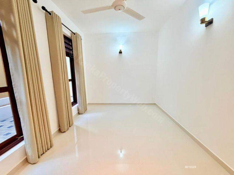 House for sale in Thalawathugoda