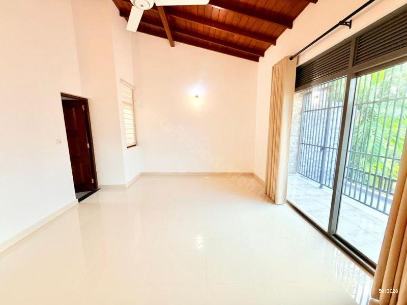 House for sale in Thalawathugoda
