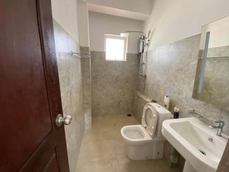 Bathroom - Two Storied Spacious House with Annex Close to Thalawathugoda Junction