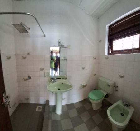 Bathroom - Dehiwala off Galle road in a quiet surrounding
