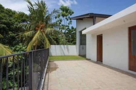 Exterior - 6 Bedroom Luxury Waterfront Villa Sale Nawala 