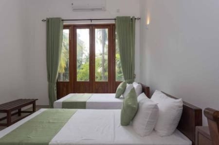 Bedroom - 6 Bedroom Luxury Waterfront Villa Sale Nawala 