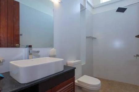 Bathroom - 6 Bedroom Luxury Waterfront Villa Rent Nawala