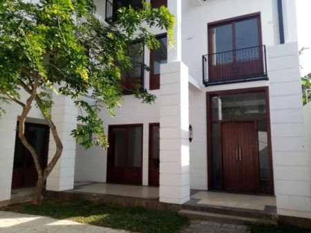 Exterior - 6 Bedroom Luxury Waterfront Villa Rent Nawala