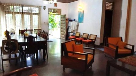 Living Room - Valuable Property for Sale in Kiribathgoda – Large Land with Existing House