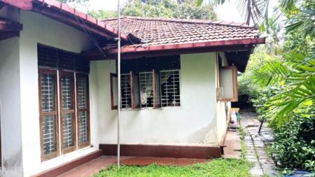 Exterior - Valuable Property for Sale in Kiribathgoda – Large Land with Existing House