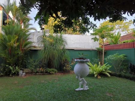 Exterior - 5 Bedroom House for Rent - Colombo 7, Torrington Avenue | LKR 750,000 Per Month (EM746)