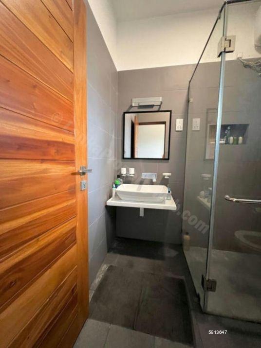 Bathroom - Apartment for sale in Colombo 8