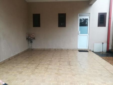 Exterior - Spacious 5-Bedroom Two-Story Home on New Kandy Road, Kaduwela | SH15363