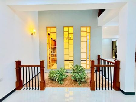 Exterior - Battaramulla Lake Road 4 BR Brand New Luxury House for Sale 