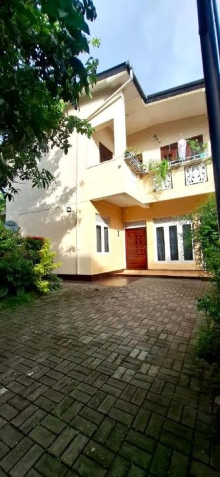 Exterior - 5 Bedroom House for Rent - Colombo 5, Near Polhengoda Junction | LKR 700,000 Per Month (EM750)