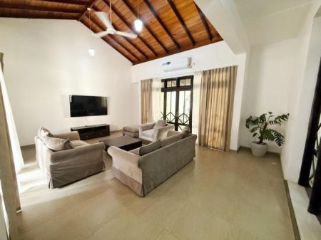 Living Room - 5 Bedrooms Large House For Rent In Colombo 07 