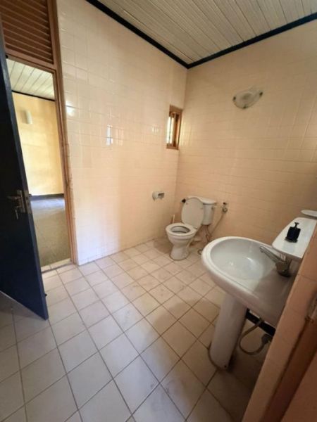 Bathroom - Commercial House/multi purpose/for rent in Colombo-03/Kolpity. 
