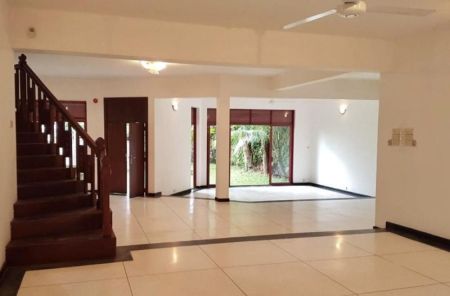 Living Room - 5 Bedroom House for Rent at Battaramulla