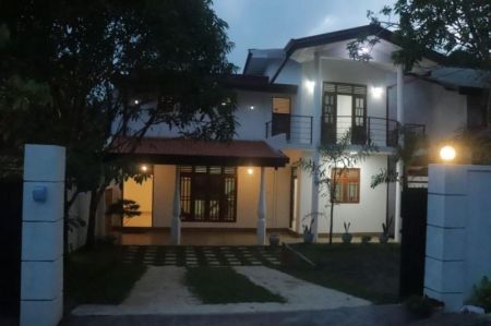 Exterior - Homagama : 5BR (10P) Two-Storey House for Sale in Kiriwaththuduwa