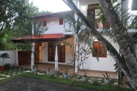 Exterior - Homagama : 5BR (10P) Two-Storey House for Sale in Kiriwaththuduwa