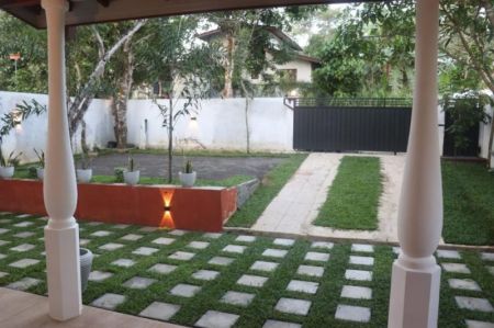 Exterior - Homagama : 5BR (10P) Two-Storey House for Sale in Kiriwaththuduwa