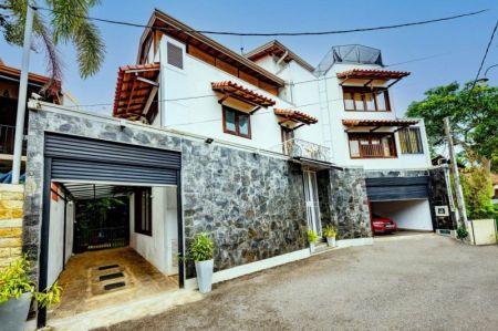 Exterior - House for Sale in Nugegoda  / LKR 155 Million (Negotiable) (EM133AW)