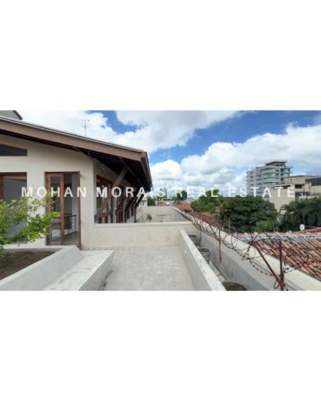 Exterior - House for Sale  Thimbirigasaya Road - Colombo 5 