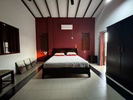 Bedroom - Luxury 3 Bedroom House for rent in Athurugiriya 