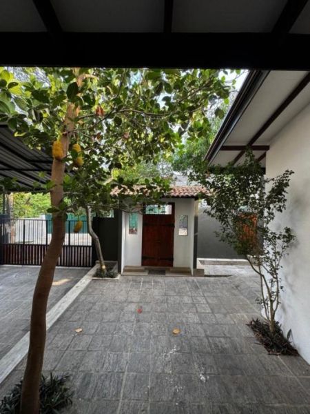 Exterior - Luxury 3 Bedroom House for rent in Athurugiriya 
