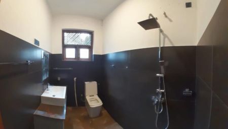 Bathroom - 4 Bedroom House for Rent - Battaramulla, Subuthipura Near Passport Office | LKR 235,000 Per Month (EM758)