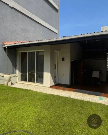 Exterior - House for rent in Colombo 3 