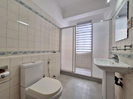 Bathroom - 3Large 3 bedrooms in Rosmead place for rent -Colombo 7