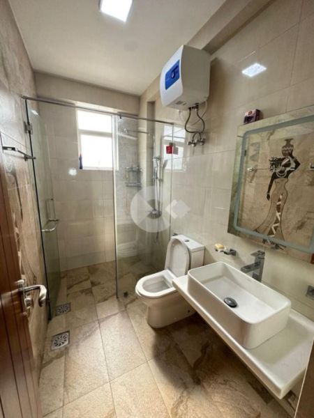 Bathroom - 4 Bedroom Apartment for Rent in Colombo 4