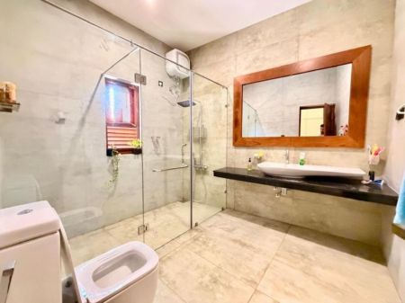 Bathroom - (SE1771)🏡 Luxury Fully Furnished Villa for Sale in Werahera, Boralesgamuwa