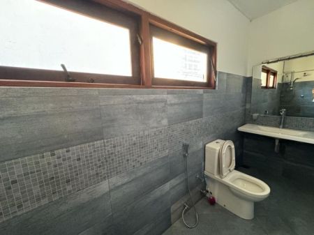 Bathroom - 9 BR Fully Furnished House for rent in Colombo 5 