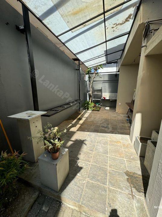 Exterior - House for rent in Colombo 5