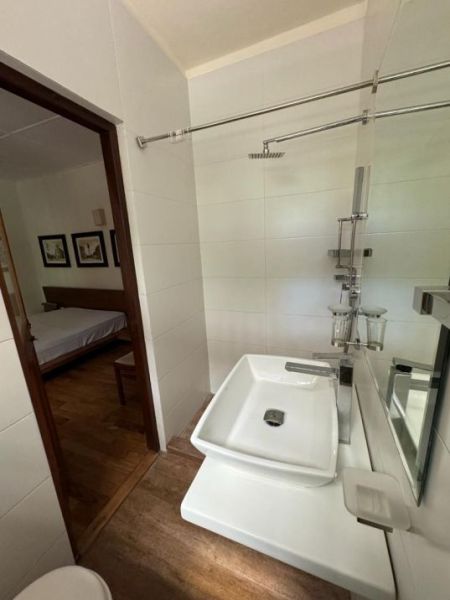 Bathroom - 3 BR Unfurnished Apartment for rent in Colombo 4 