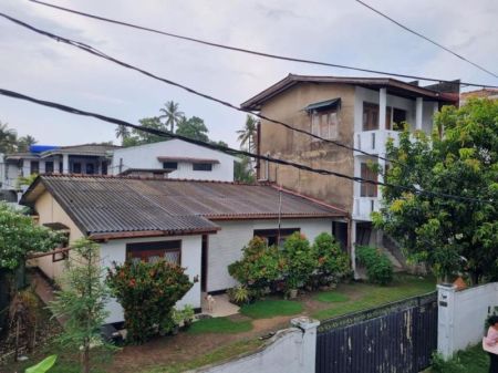 Exterior - Moratuwa : 17.2p Prime Land With Two Houses For Sale