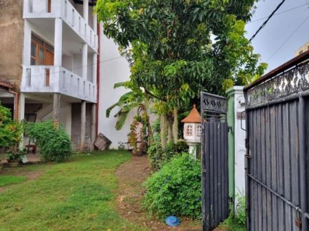 Exterior - Moratuwa : 17.2p Prime Land With Two Houses For Sale