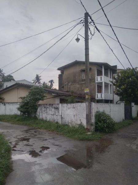 Exterior - Moratuwa : 17.2p Prime Land With Two Houses For Sale
