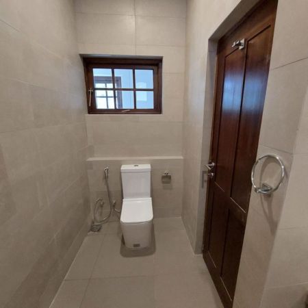 Bathroom - House for sale in Rajagiriya
