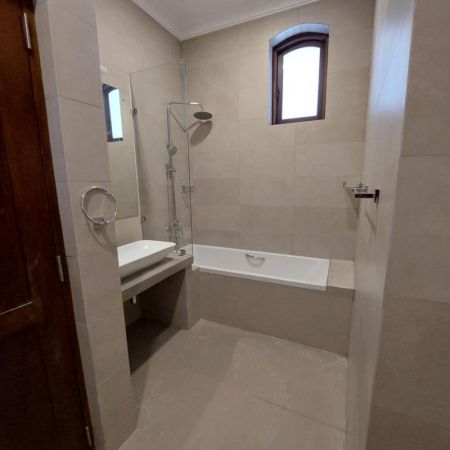 Bathroom - House for sale in Rajagiriya