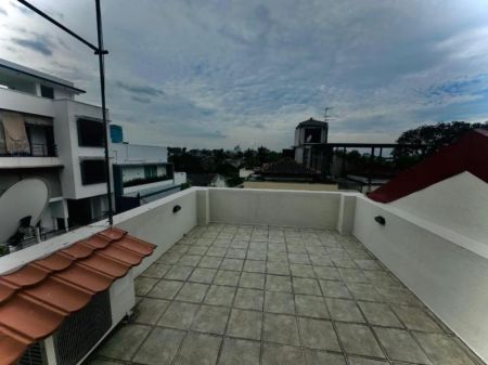 Exterior - Luxury 4 Bedrooms House For Sale in Nawala - EH318