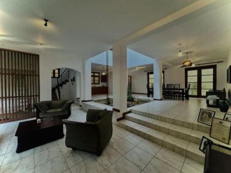 Living Room - Luxury 4 Bedrooms House For Sale in Nawala - EH318