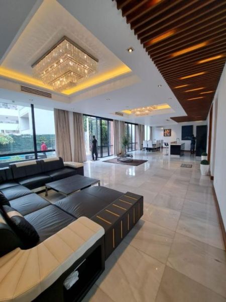 Living Room - Luxury 4 Bedrooms House for Rent in Colombo 3