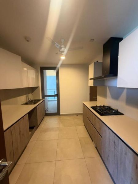 Kitchen - Luxury High-Floor 3BR Apartment for Sale with Viharamahadevi Park Views at Luna Towers