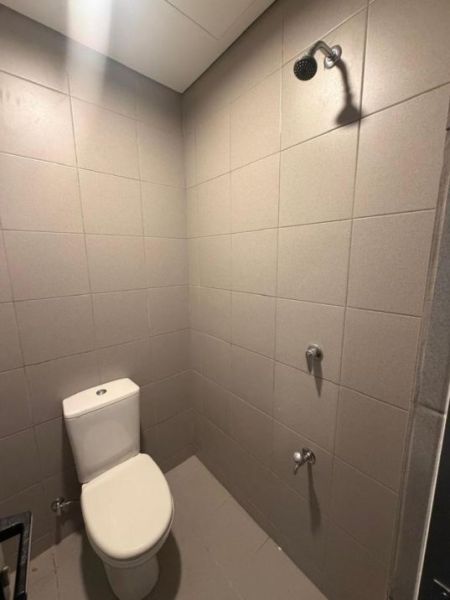 Bathroom - Luxury High-Floor 3BR Apartment for Sale with Viharamahadevi Park Views at Luna Towers