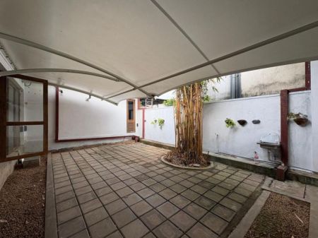 Exterior - Single Storey House For Sale in Jambugasmulla, Nugegoda - EH362