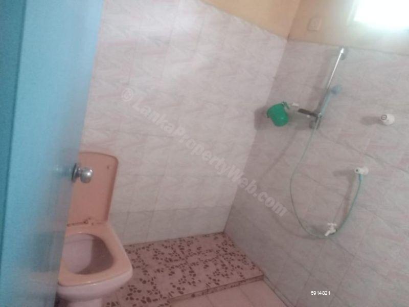 Bathroom - House for sale in Divulapitiya