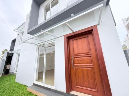 Exterior - Mount Lavinia Brand New Luxury House For Sale In Ratmalana 